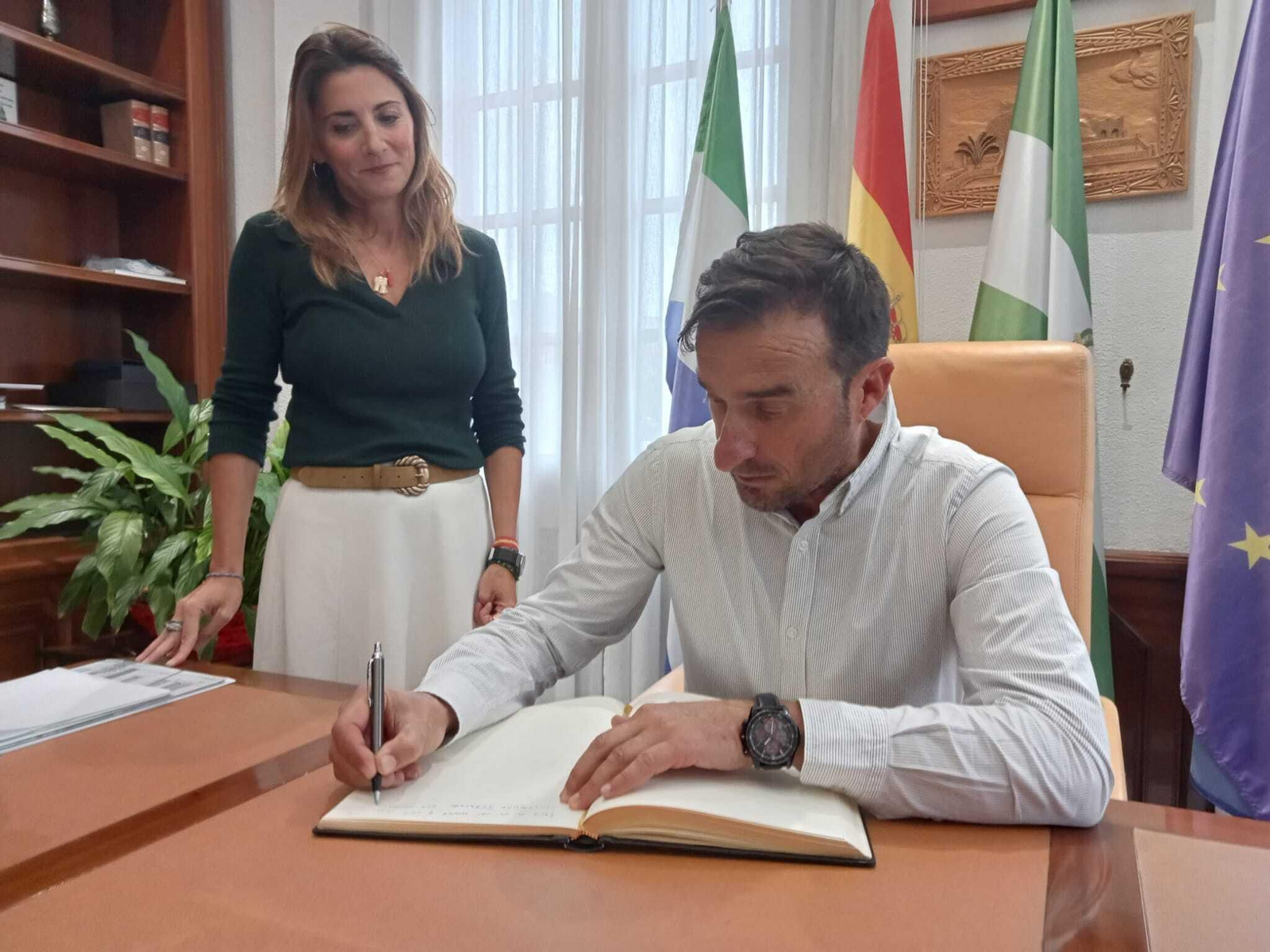 La alcaldesa, Ana Mata, y el jinete José Daniel Martín Docks. La alcaldesa, Ana Mata, y el jinete José Daniel Martín Docks.