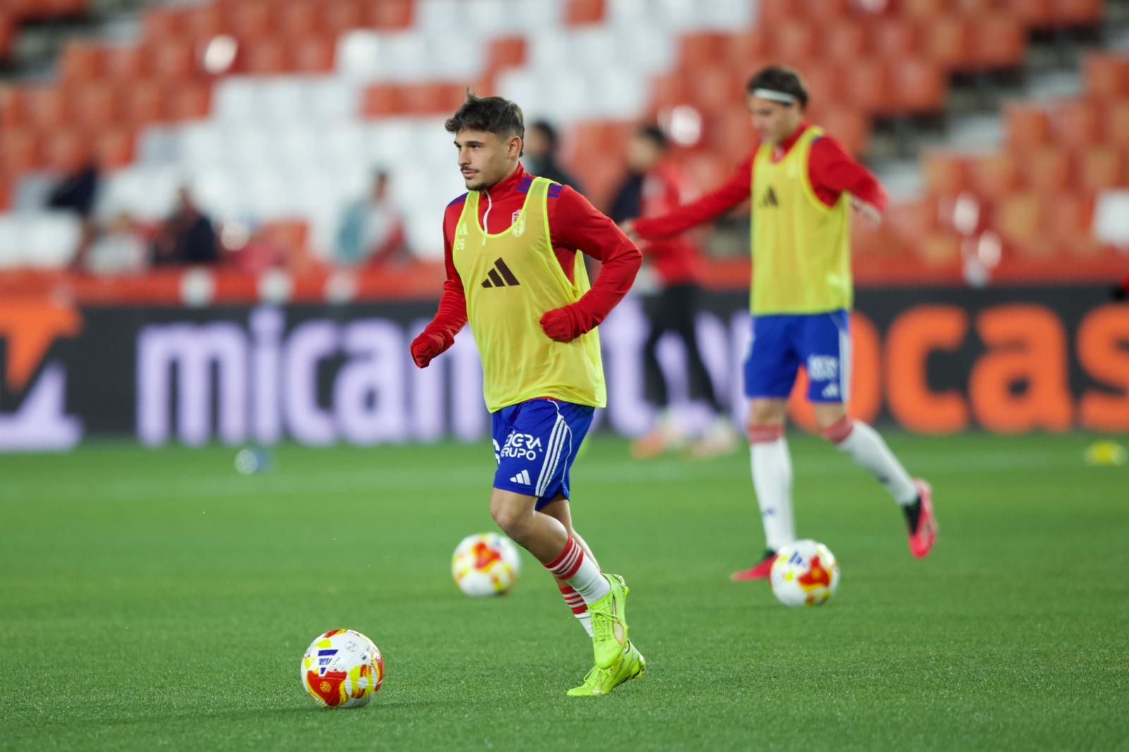 Rodelas calentando en la previa del partido.