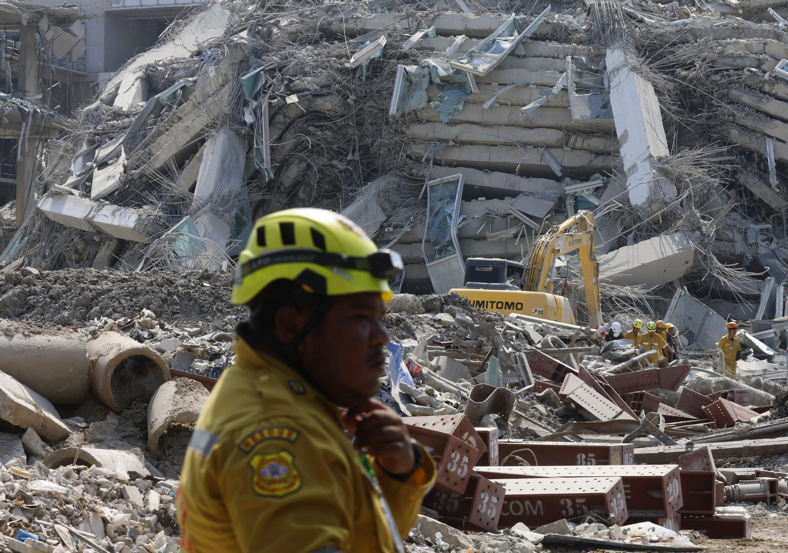 Las imágenes más impactantes del terremoto que ha sacudido Bangkok