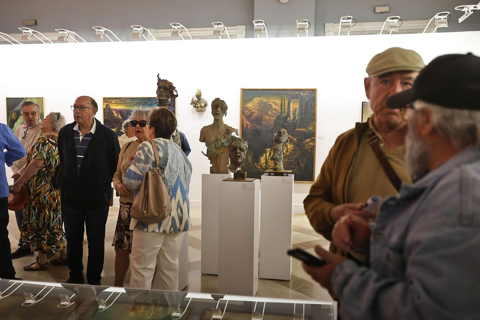 Imágenes de la inauguración de la muestra 'Camino de Perfección' del pintor Antonio Belmonte