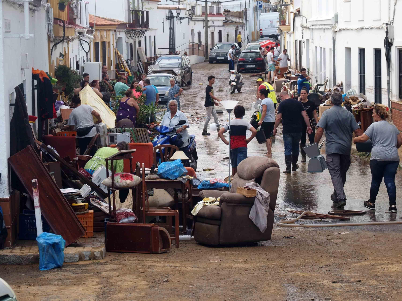En la calle Cruz de los Milagros, en Cartaya, resultaron anegadas decenas de viviendas