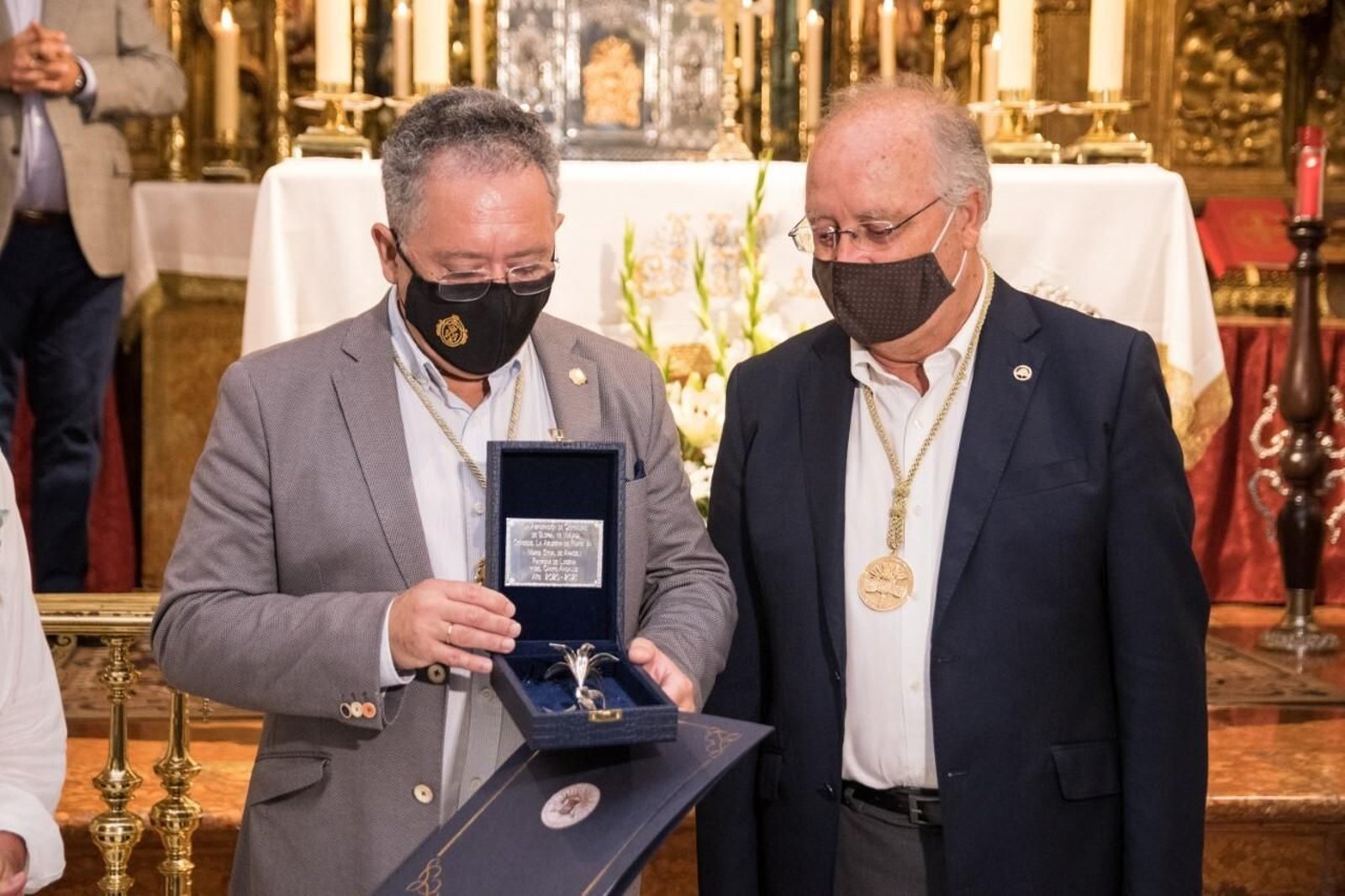 Málaga otorga la Azucena de Plata a la Virgen de Araceli de Lucena.