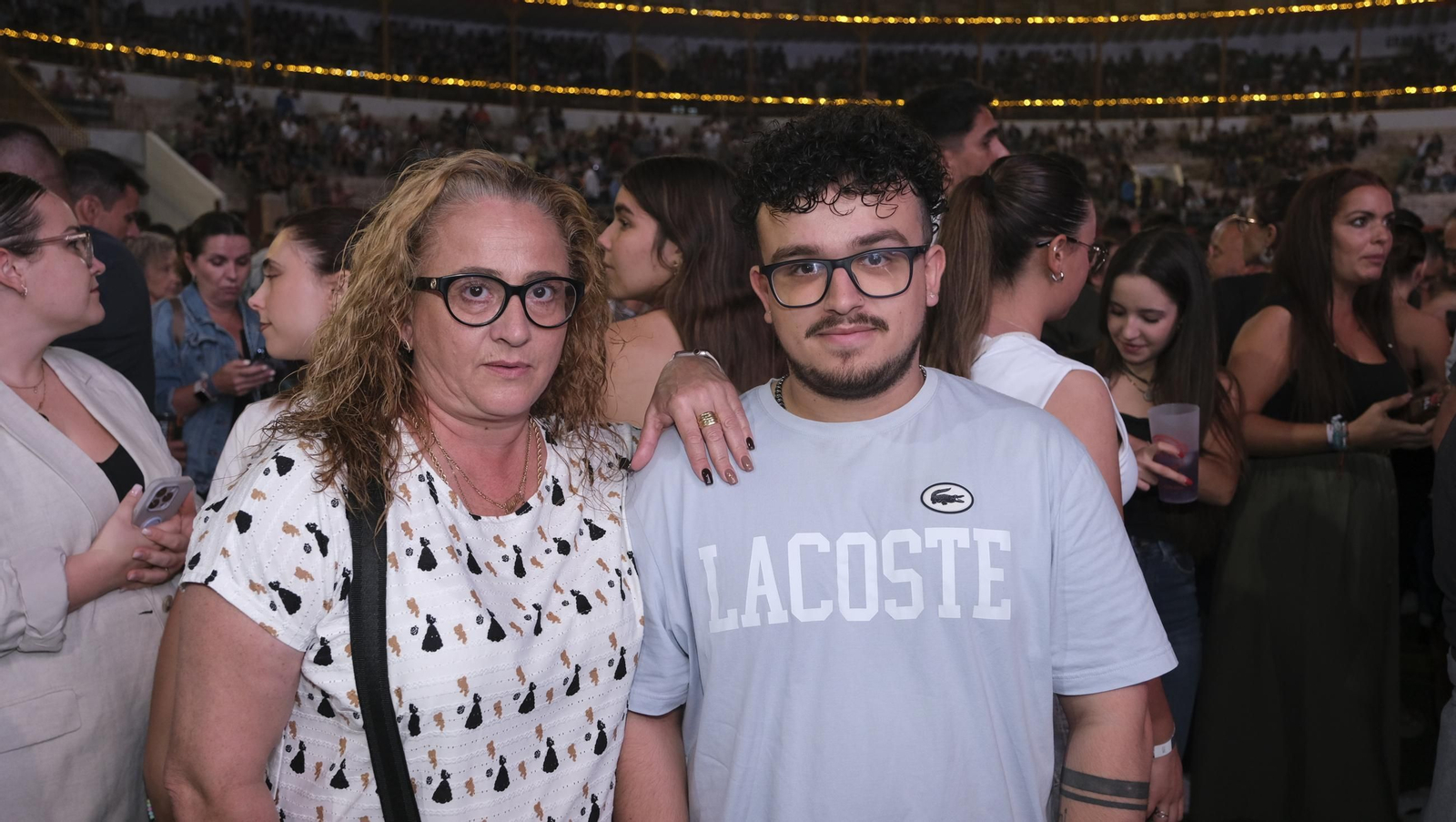 El concierto de Melendi llena de fans la Plaza de Toros de Almería, en imágenes