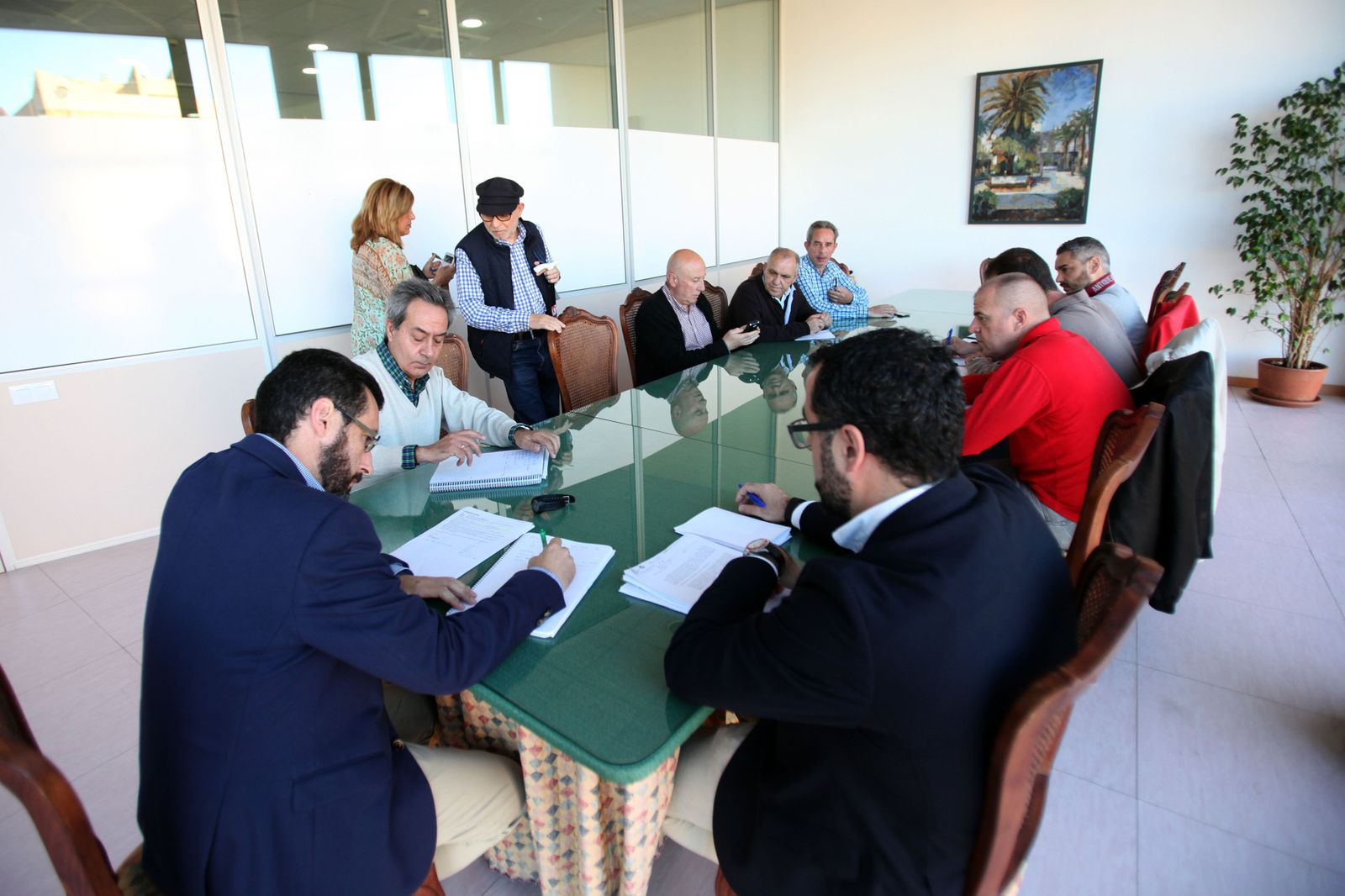 Una de las reuniones que han mantenido el equipo de gobierno y los representantes sindicales para negociar la RPT.