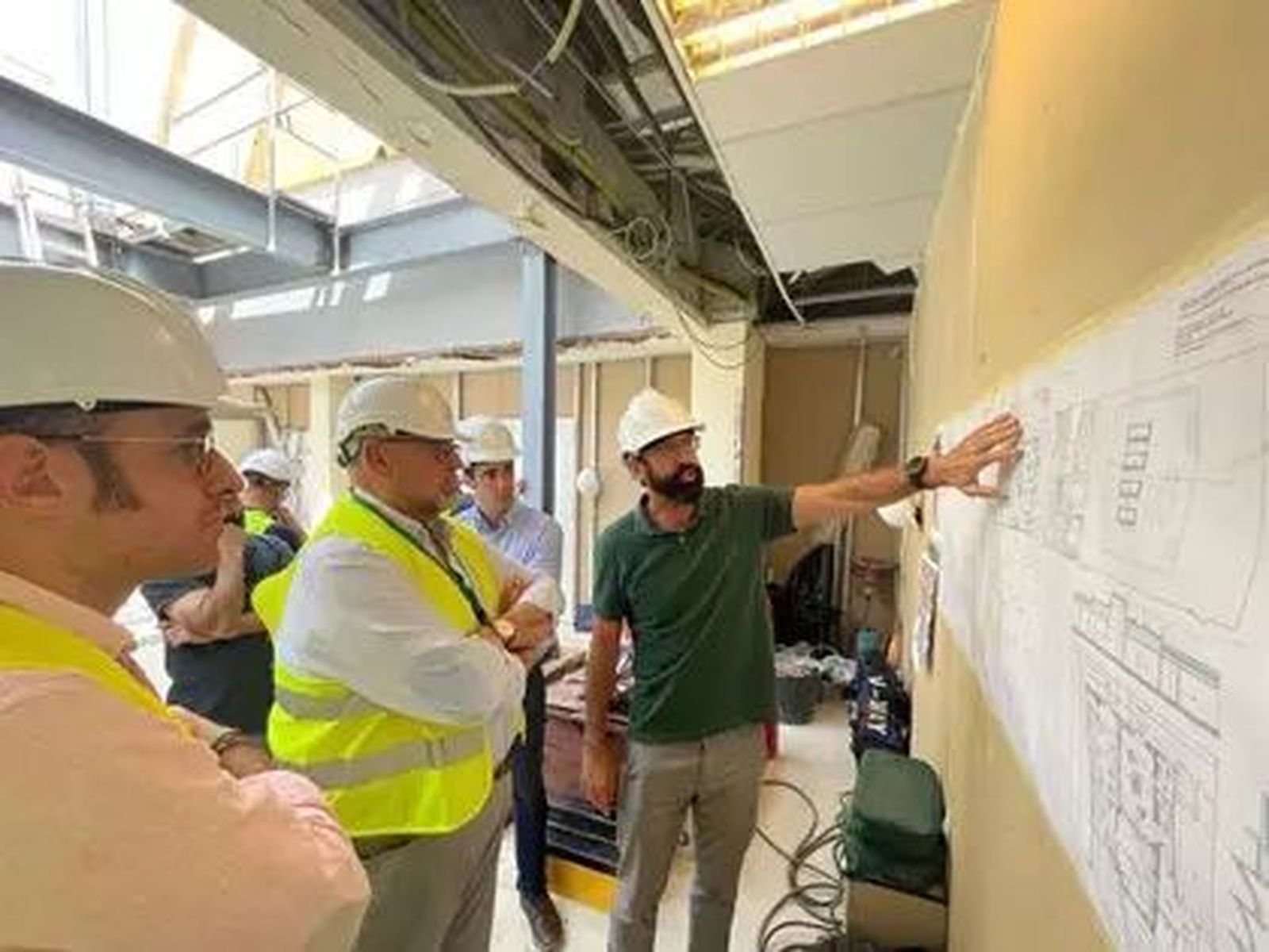 Visita a la zona donde se están ejecutando estas obras de ampliación para supervisar su evolución.