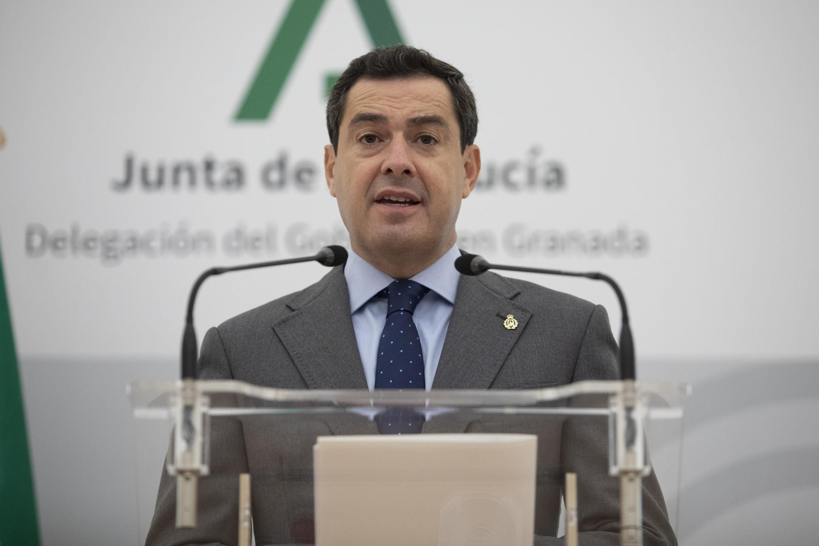 Moreno anuncia en Granada que la próxima semana pueden bajar las restricciones por el  Covid