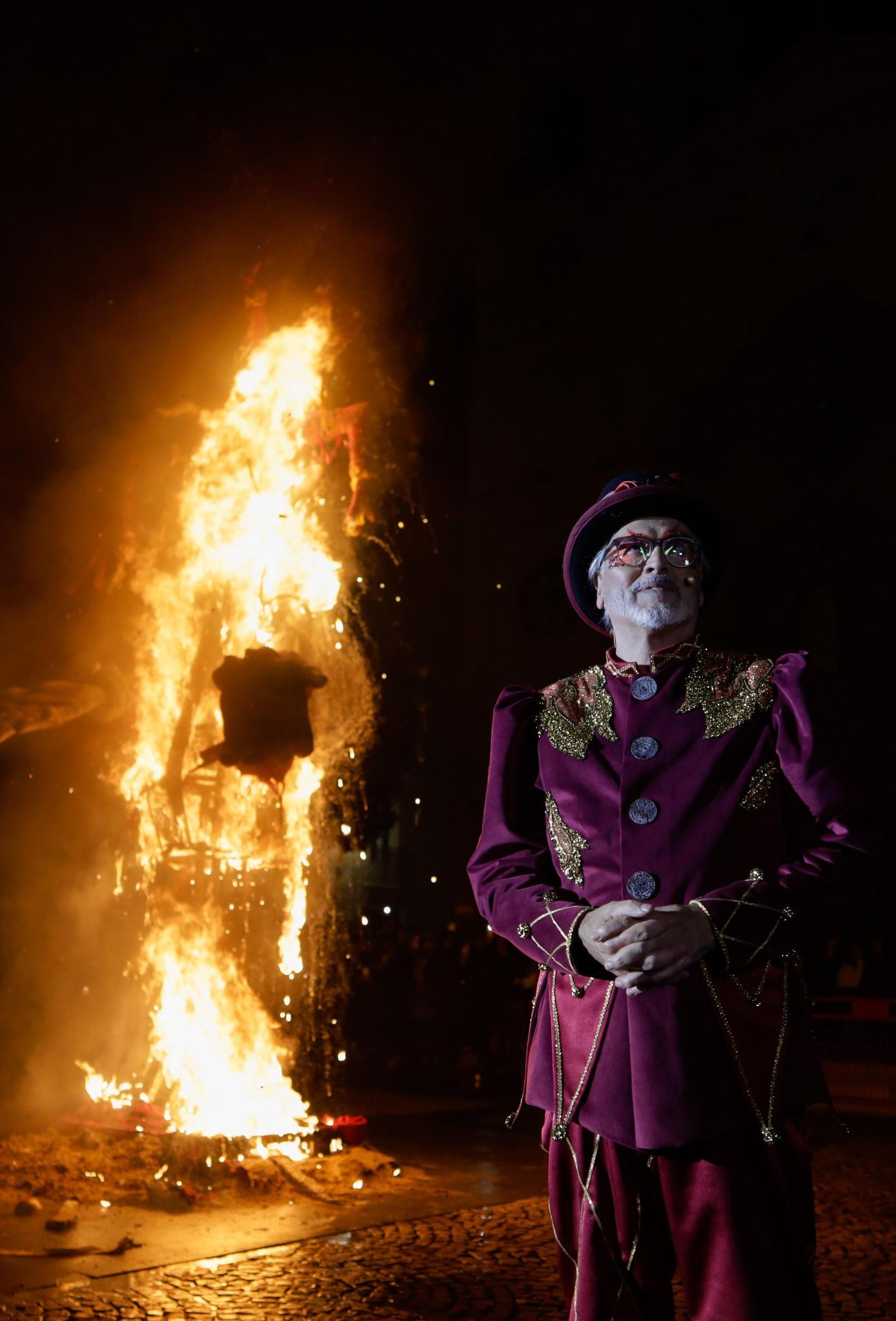 Búscate entre las mejores imágenes de la quema del dios Momo