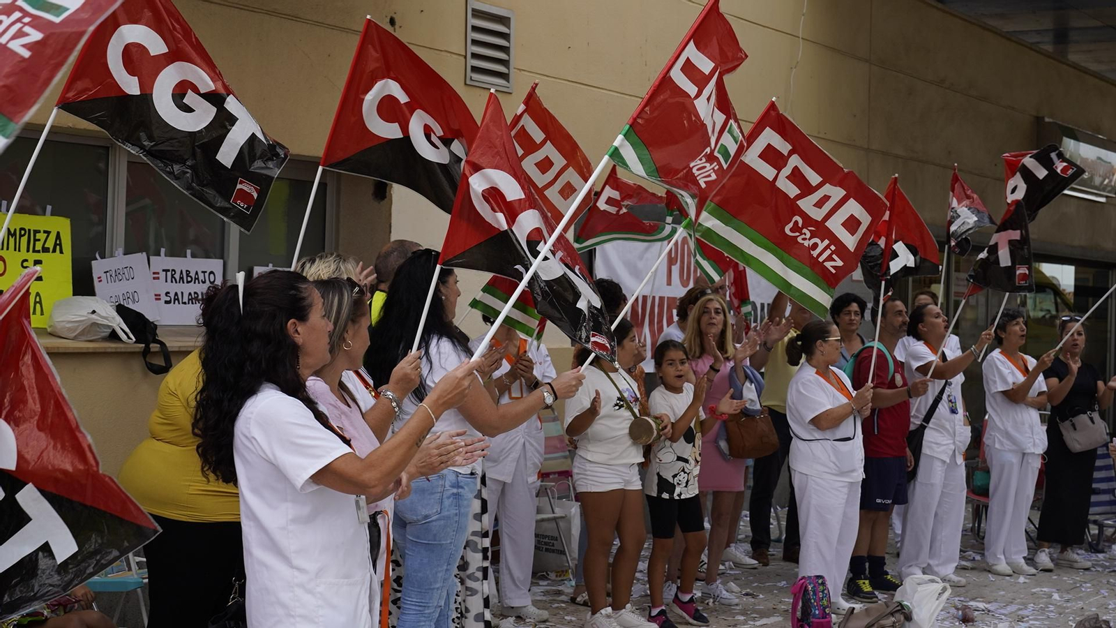 Fotos de la huelga de limpieza en el Hospital Punta de Europa de Algeciras
