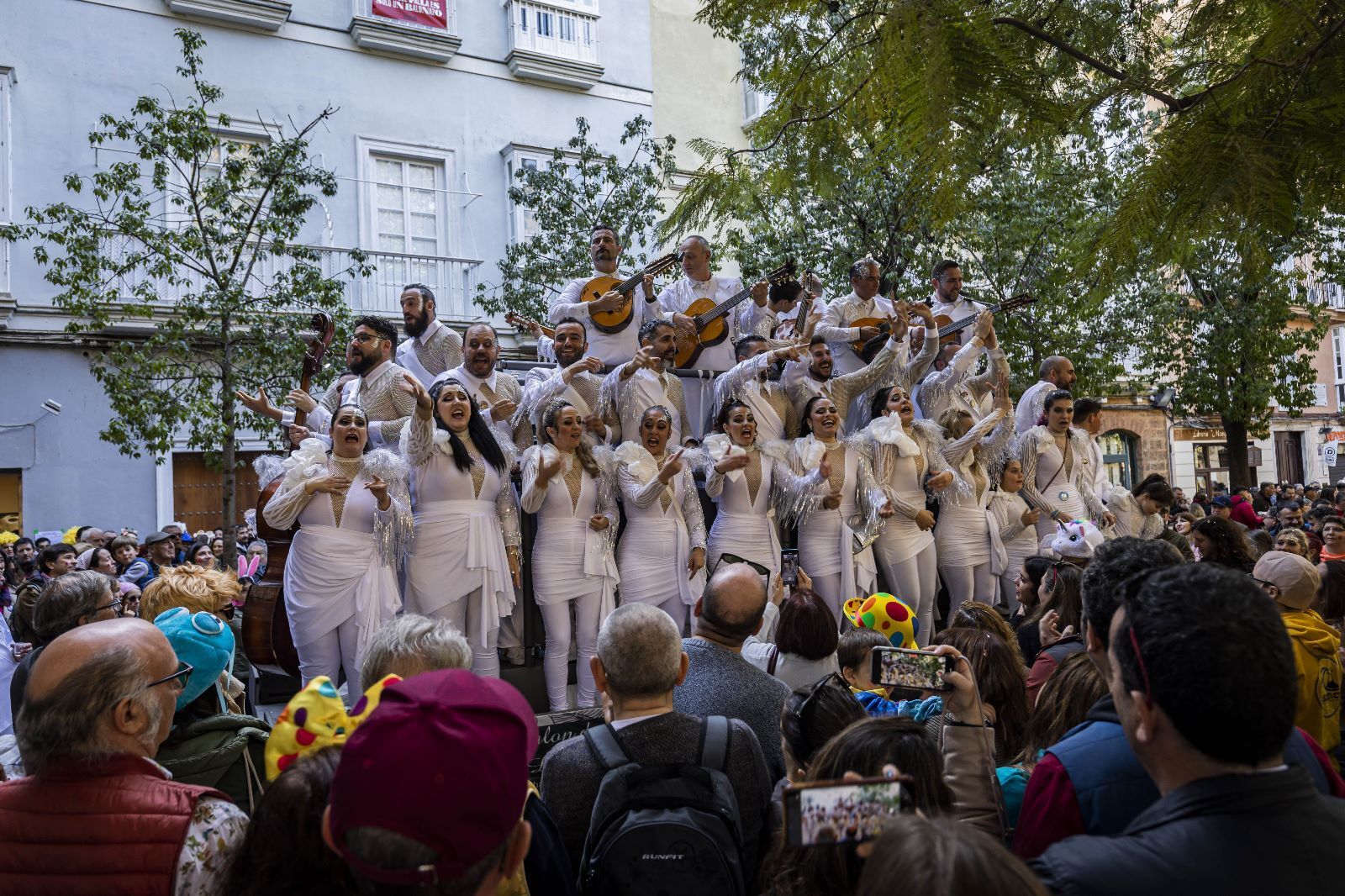 Las imágenes del Domingo de Piñata del Carnaval de Cádiz 2023.