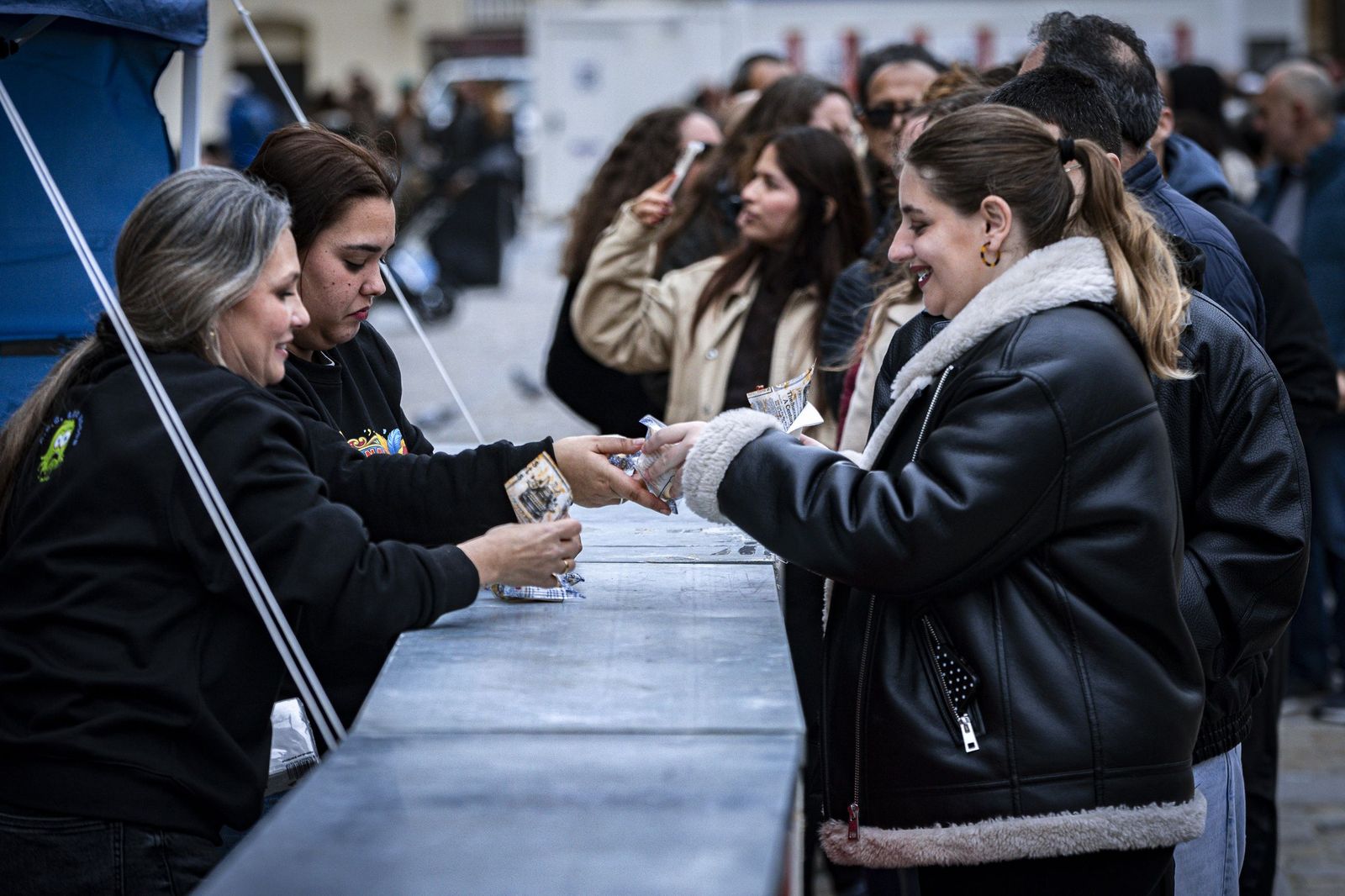 Las imágenes de la Chicharronada y la Gambada del Carnaval de Cádiz 2026