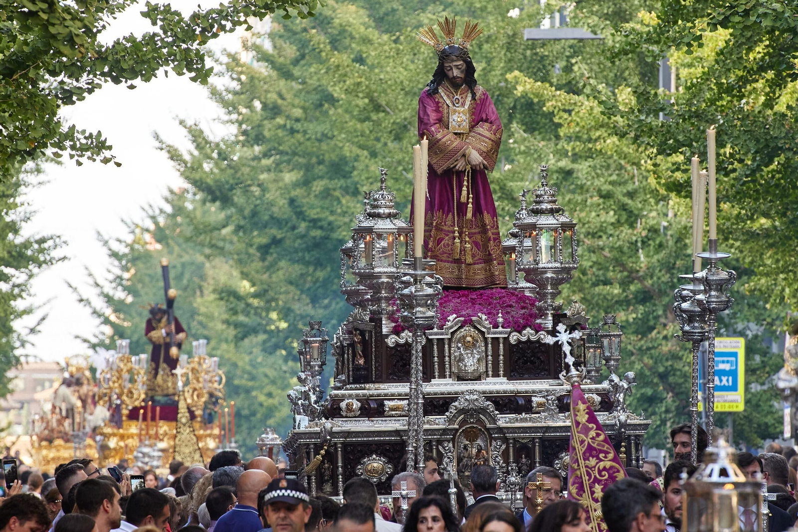 La celebración de la Procesión Magna de Granada, en imágenes