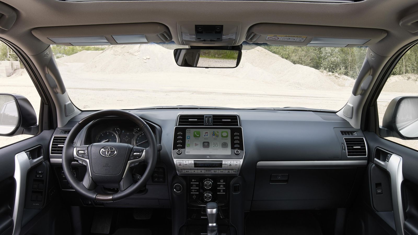 El Toyota touch 2 llega al acabado GX. En los niveles básicos, el mayor cambio es el de llantas y ruedas.