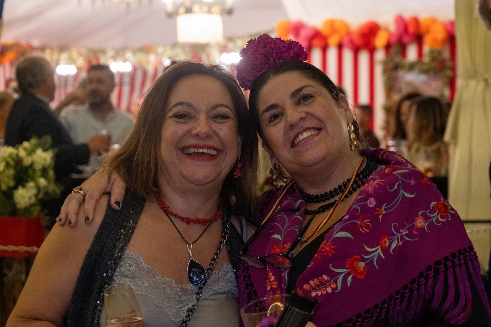 Imágenes del ambiente del ambiente de la noche del domingo en la Feria de Otoño y del Caballo 2025 de Huelva