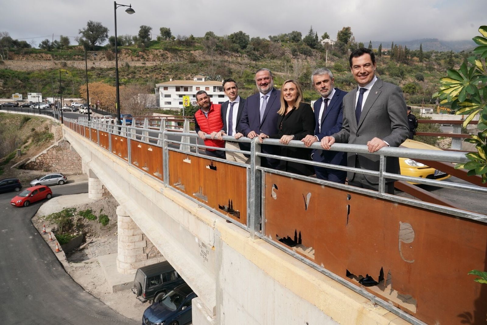 Moreno inaugura el nuevo puente de Órgiva y se compromete con la zona