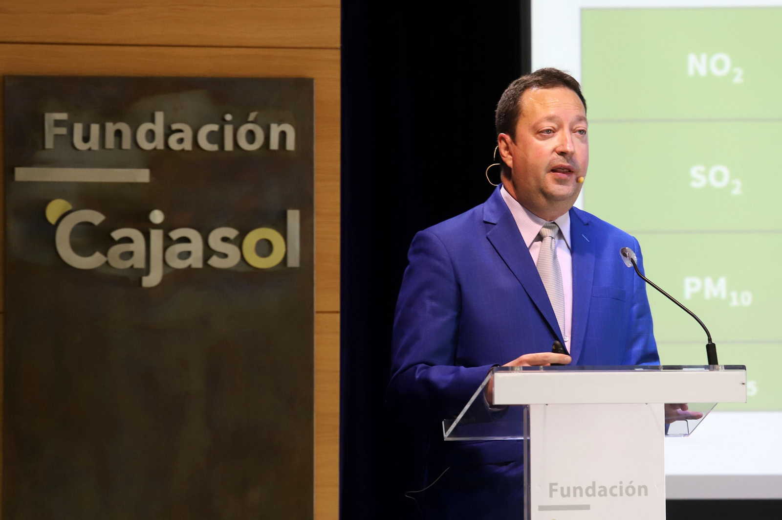 Imágenes del Foro Gerardo Rojas, con la participación de Antonio Lozano García