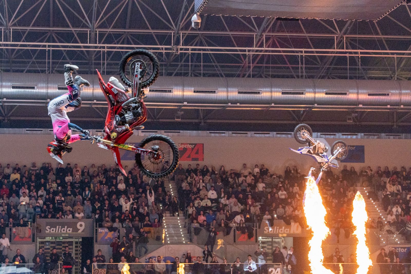 En imágenes: el Olivo Arena vibra con piruetas y motor en estado puro en el Soloflow Freestyle (2)