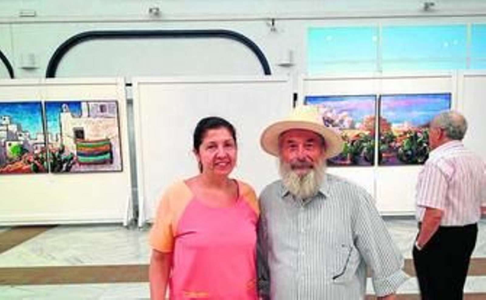 La alcaldesa Rosa María Cano con el pintor Clemente Gerez.