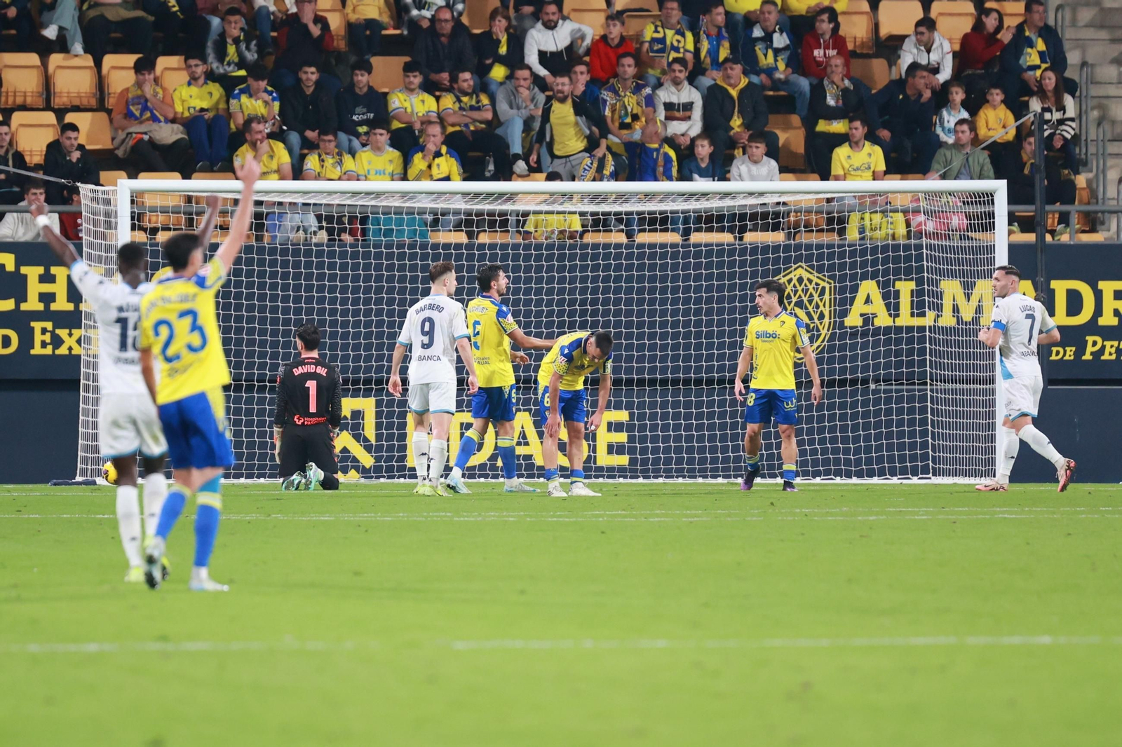 Búscate entre las imágenes del partido de fútbol entre Cádiz CF y Deportivo