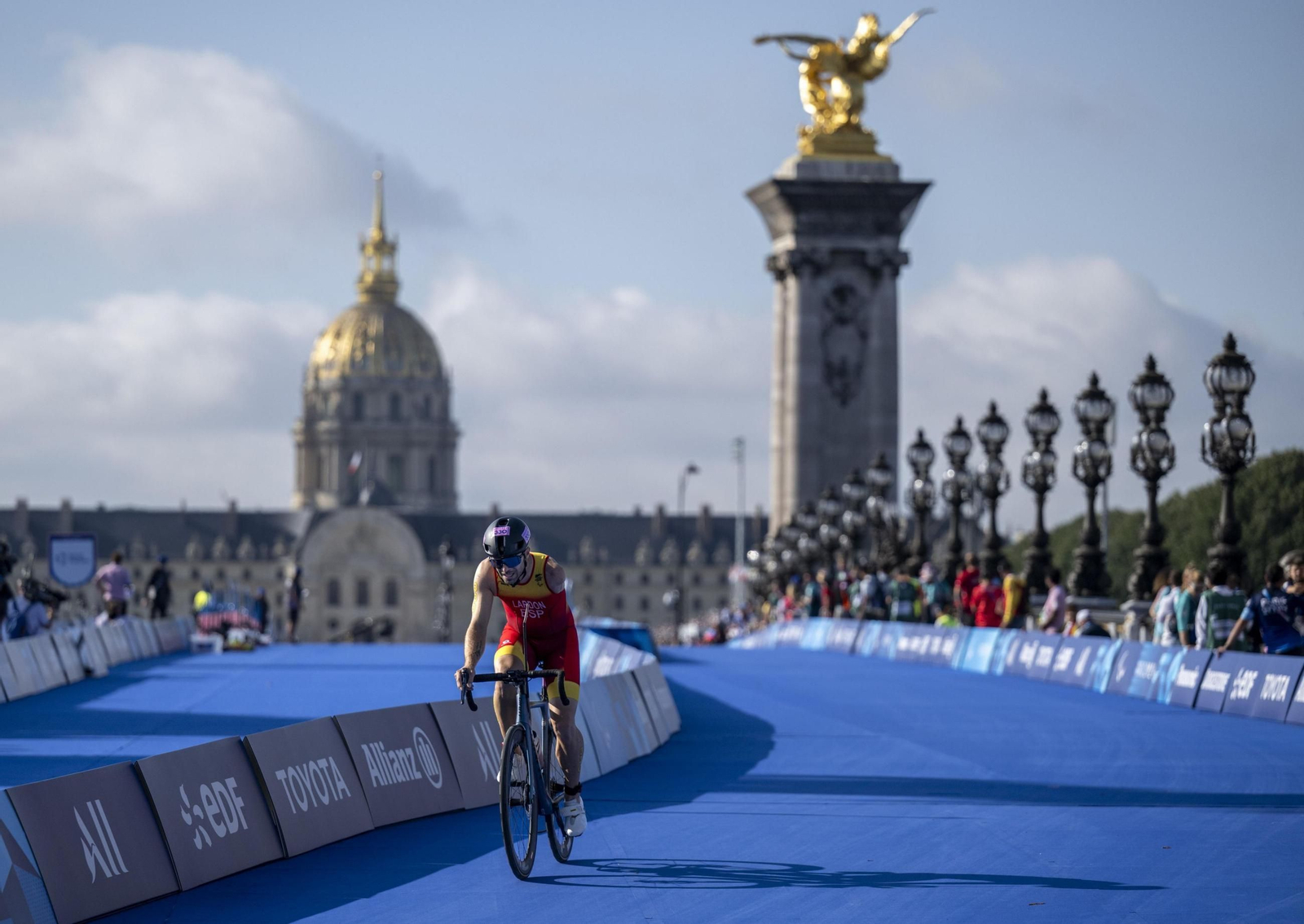 El mejor deportista paralímpico del año en Granada: Diego Lardón, diploma en paratriatlón