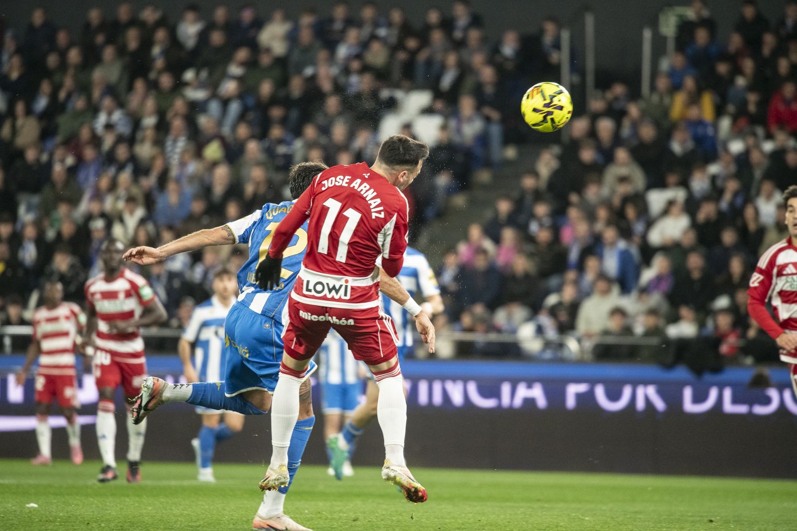 José Arnáiz cabeceando en la jugada del gol.