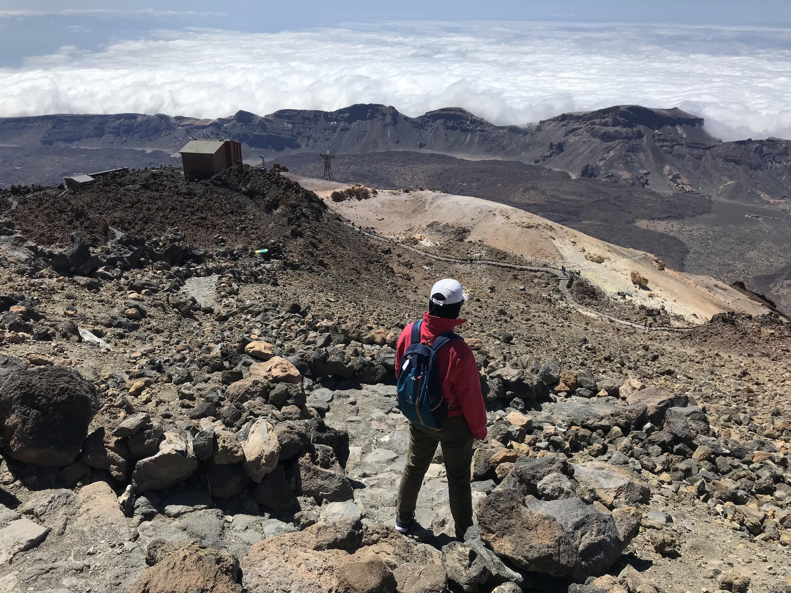 15. El camino hacia la cima del Teide desde el Telecabina cuenta con un sendero.