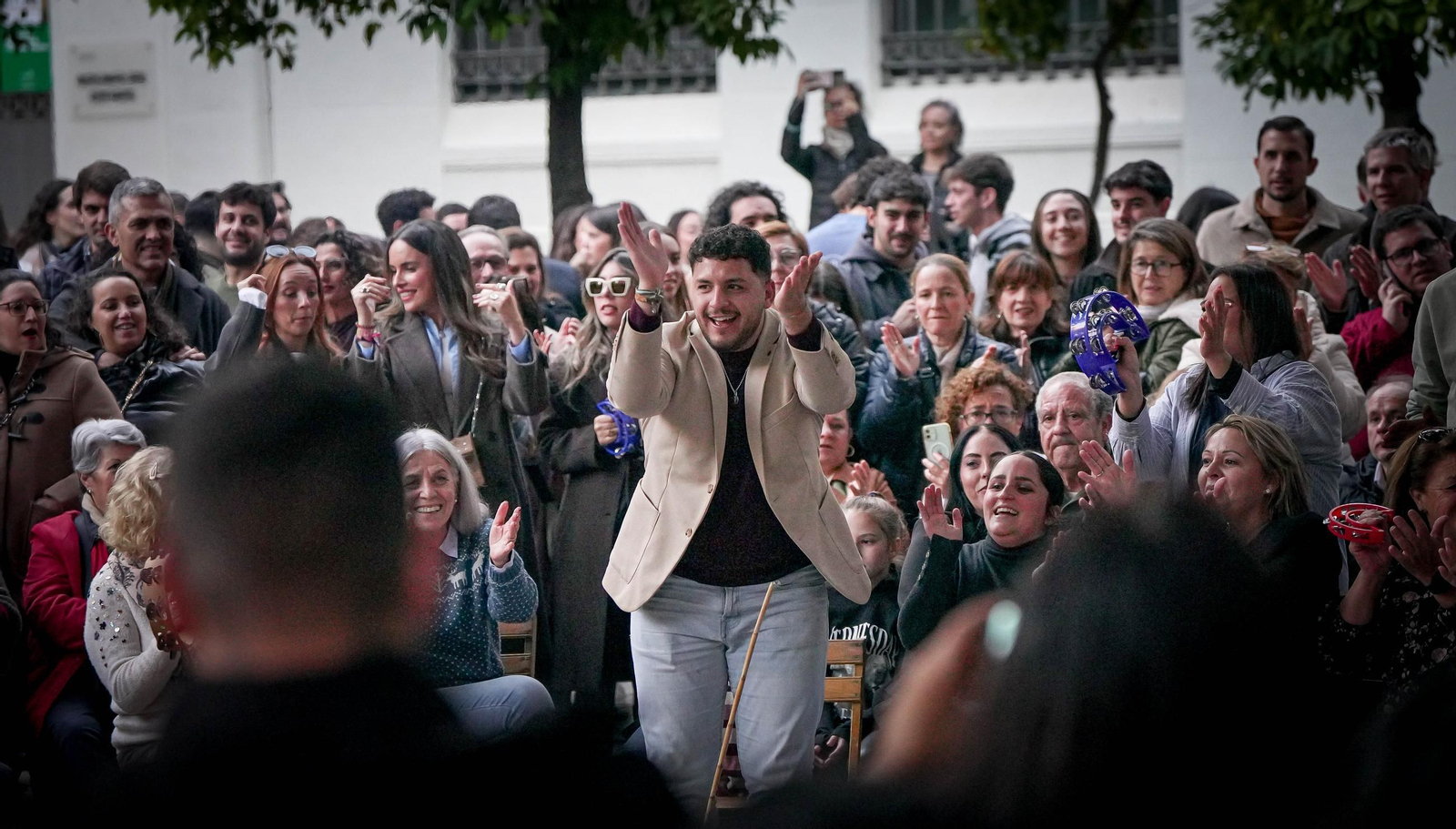 Imágenes del gran ambiente el primer día de zambombas en Jerez