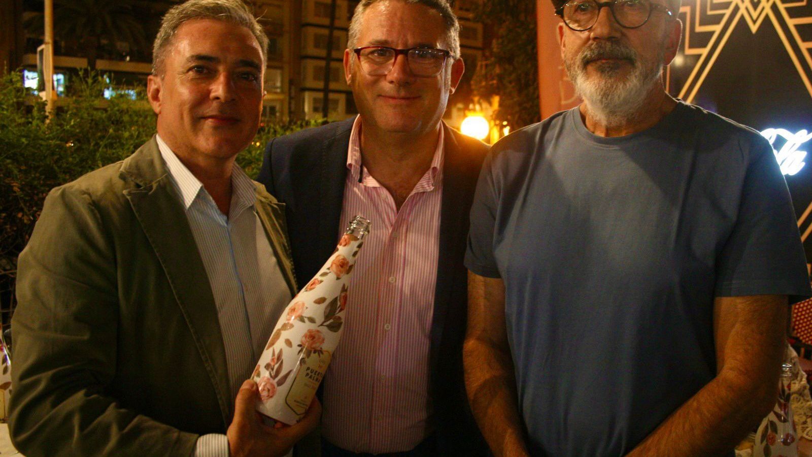 El cava de Bodegas Marcelino Díaz, del pueblo de Almendralejo, sirvió para brindar durante la inauguración