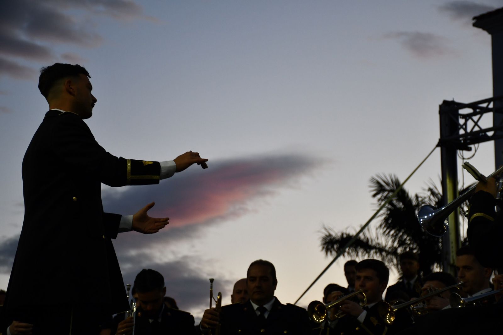 Un concierto de marchas procesionales llena Plaza de las Constituciones de San Roque