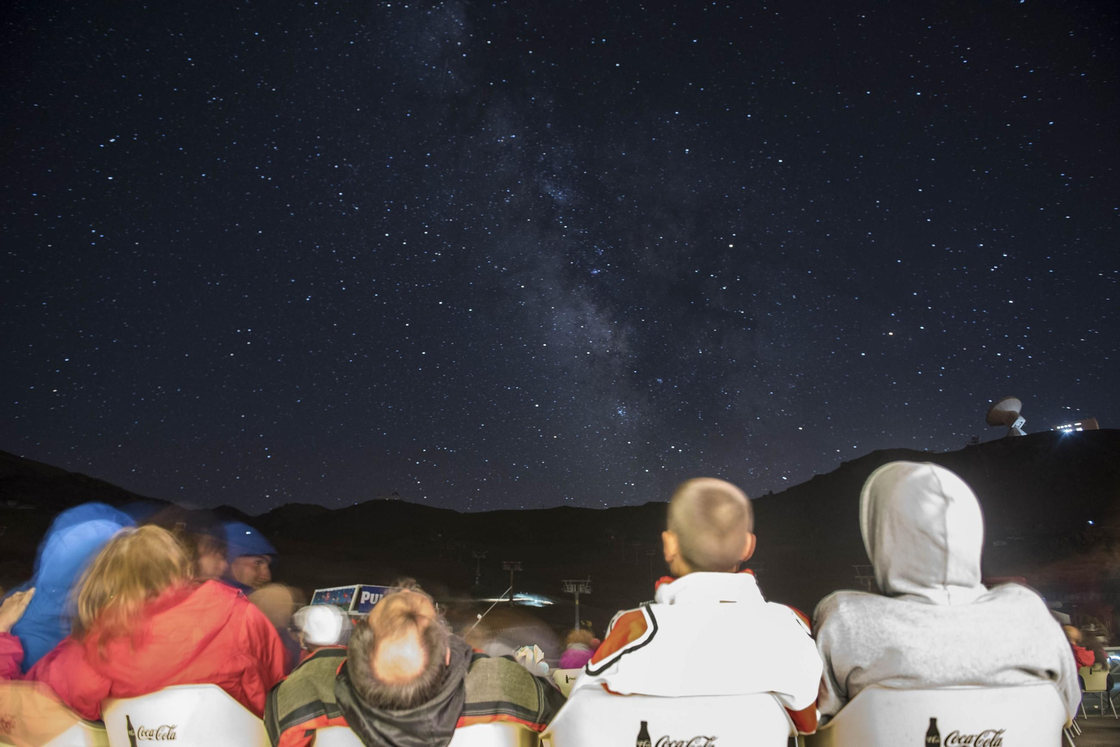 Gente disfrutando de las Perseidas.
