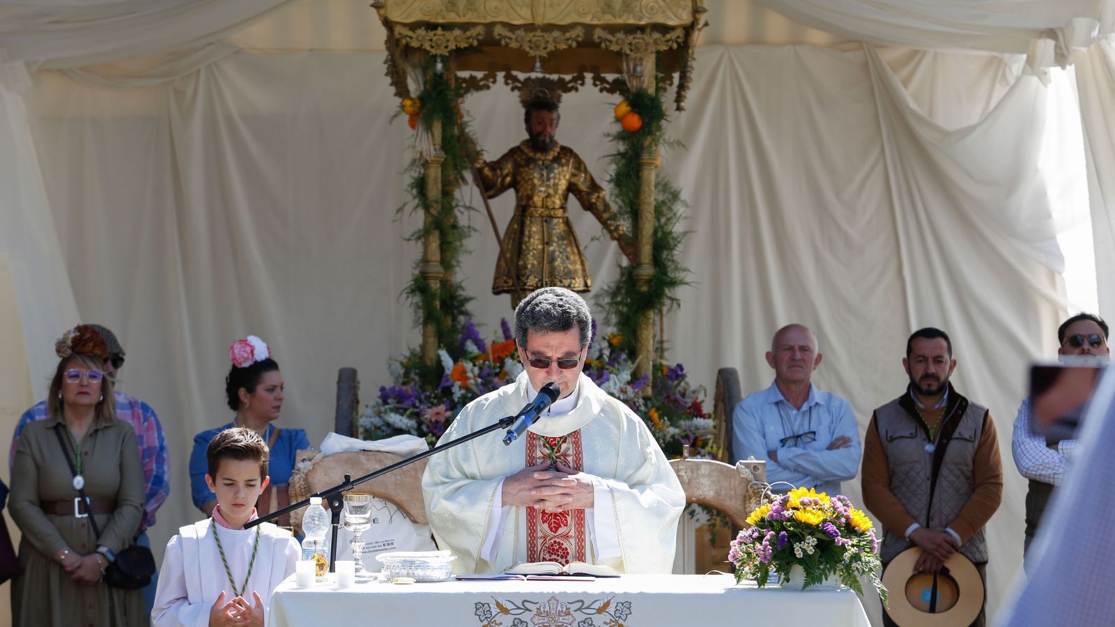 Búscate en las fotos del domingo en la romería de Los Barrios