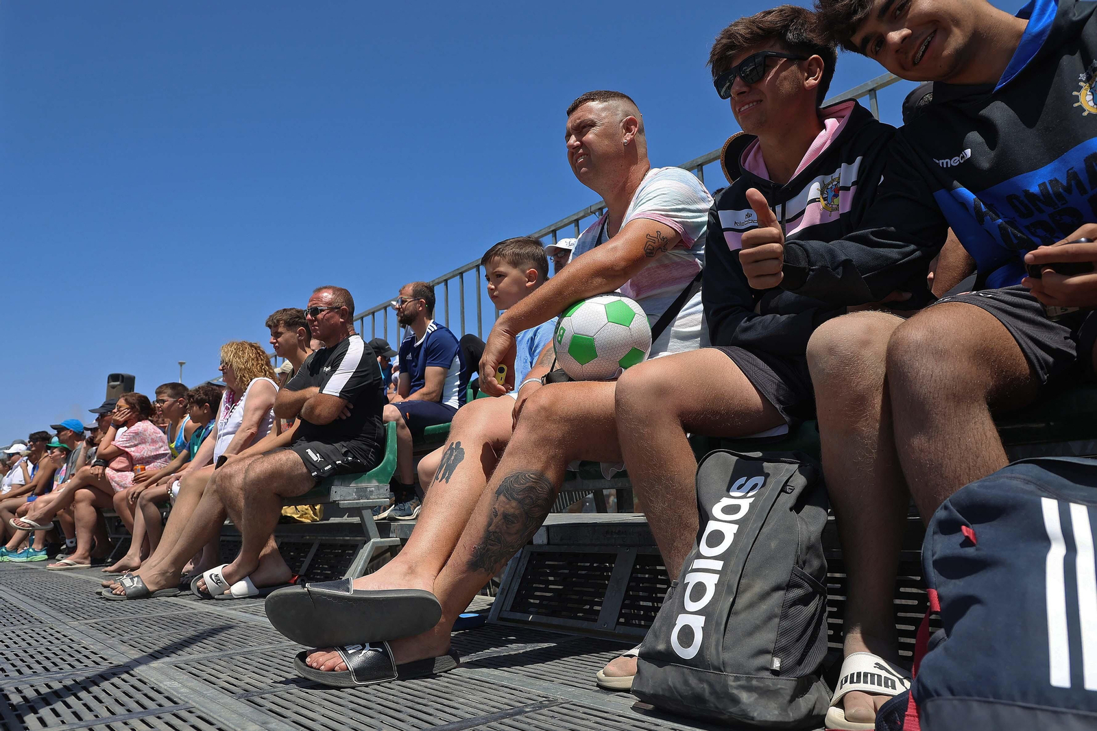 Fotos del domingo en el Internacional de España de balonmano playa de La Línea