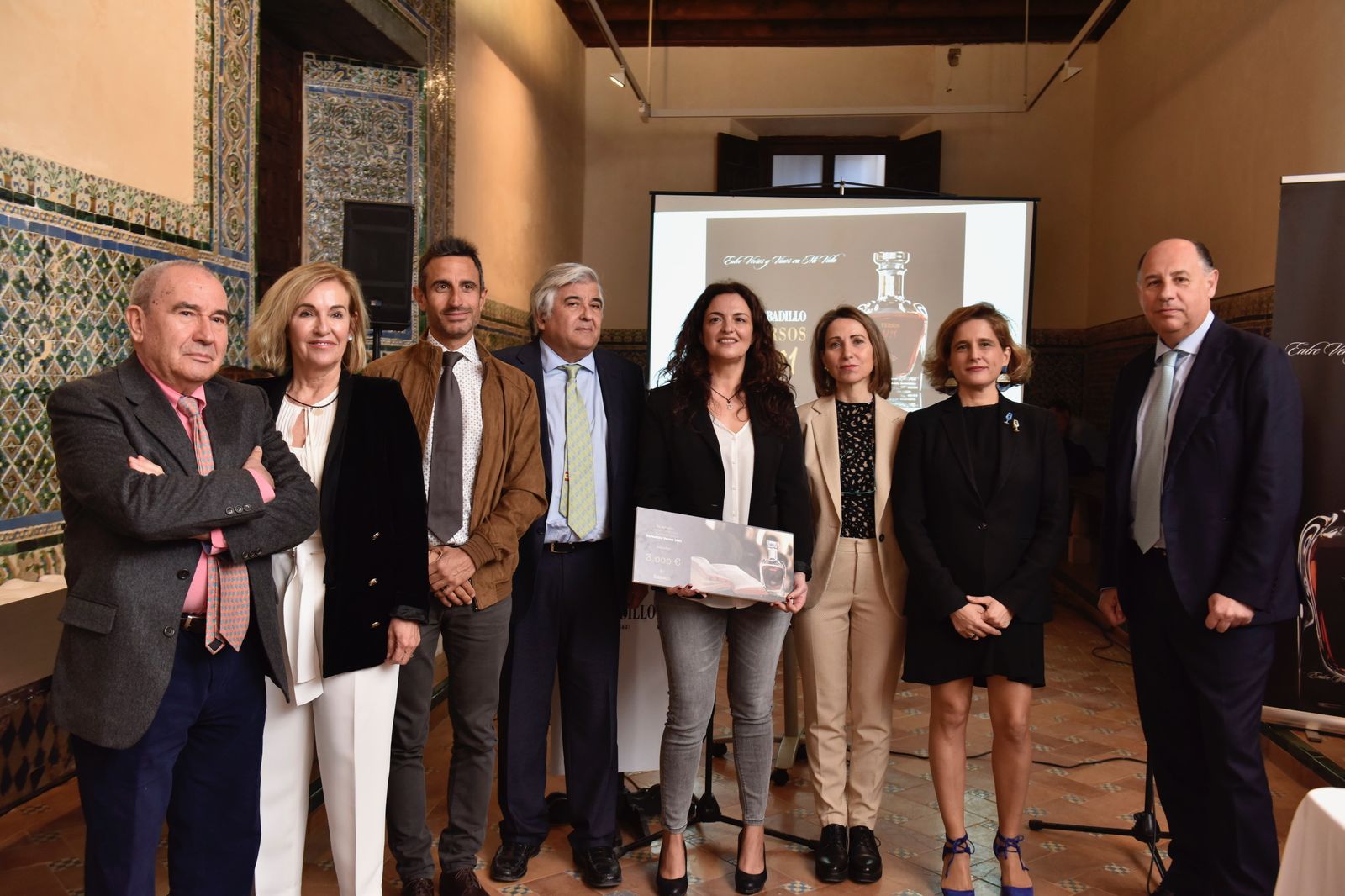Premiados y organizadores en el III Premio de Narrativa Breve Barbadillo Versos 1891, que se entregó en el Espacio Santa Clara.