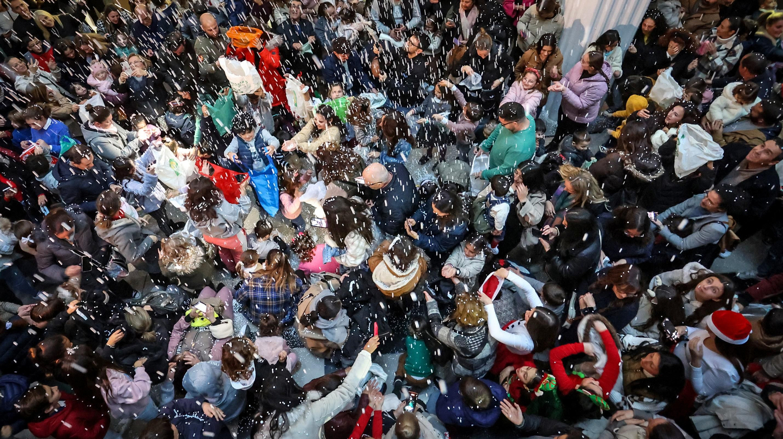 Nieve en el C.C. Los Cisnes de Jerez