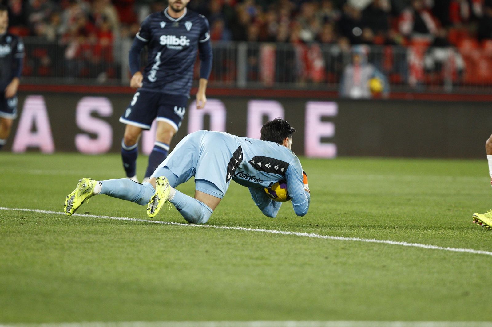 La U.D. Almería empata a uno contra el Cádiz y es campeón de invierno, en imágenes