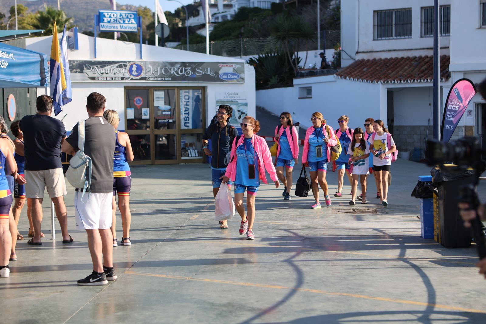 Más de 100 mujeres supervivientes de cáncer participan este sábado en una Regata Nacional en Málaga
