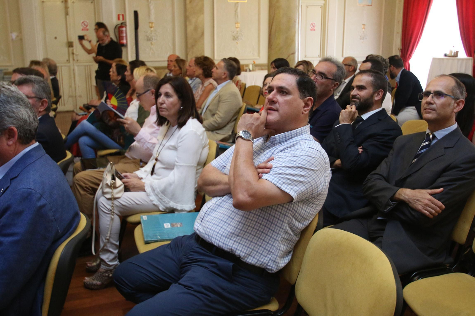 Fotogalería libro 'Uniendo dos contienentes', de Medgaz