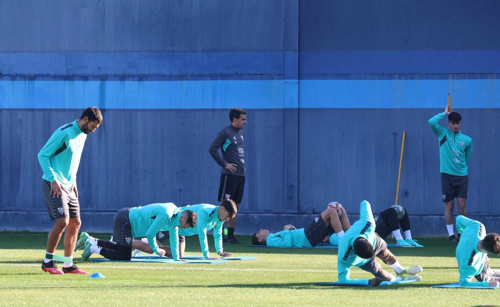 El Málaga CF regresa del parón con risas y una alegría