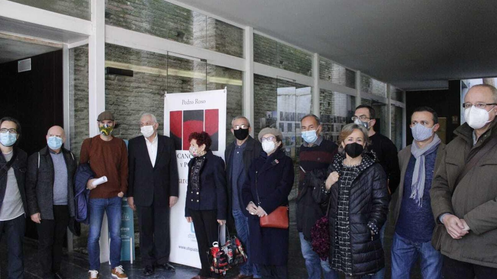 Poetas, amigos y familiares de Pedro Roso en la Sala Orive.