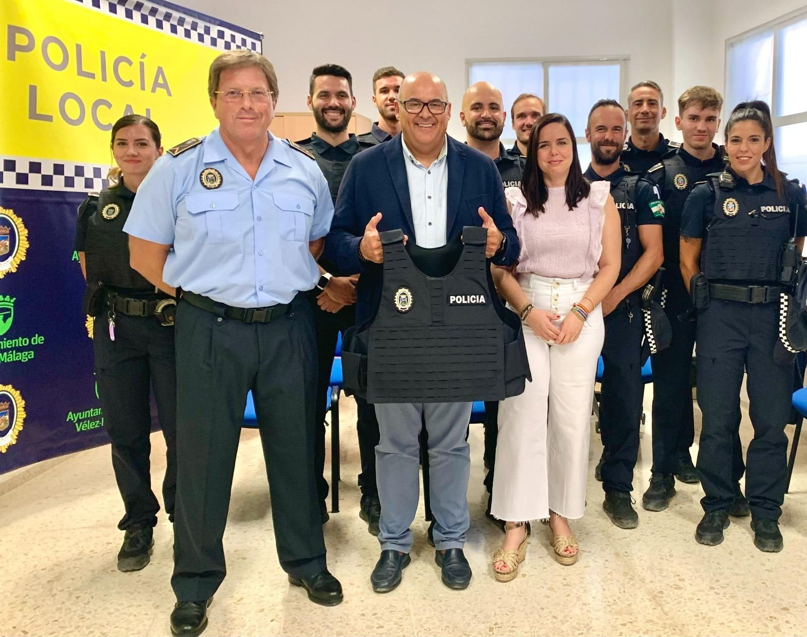Presentación de chalecos antibalas para la Policía Local de Vélez-Málaga.