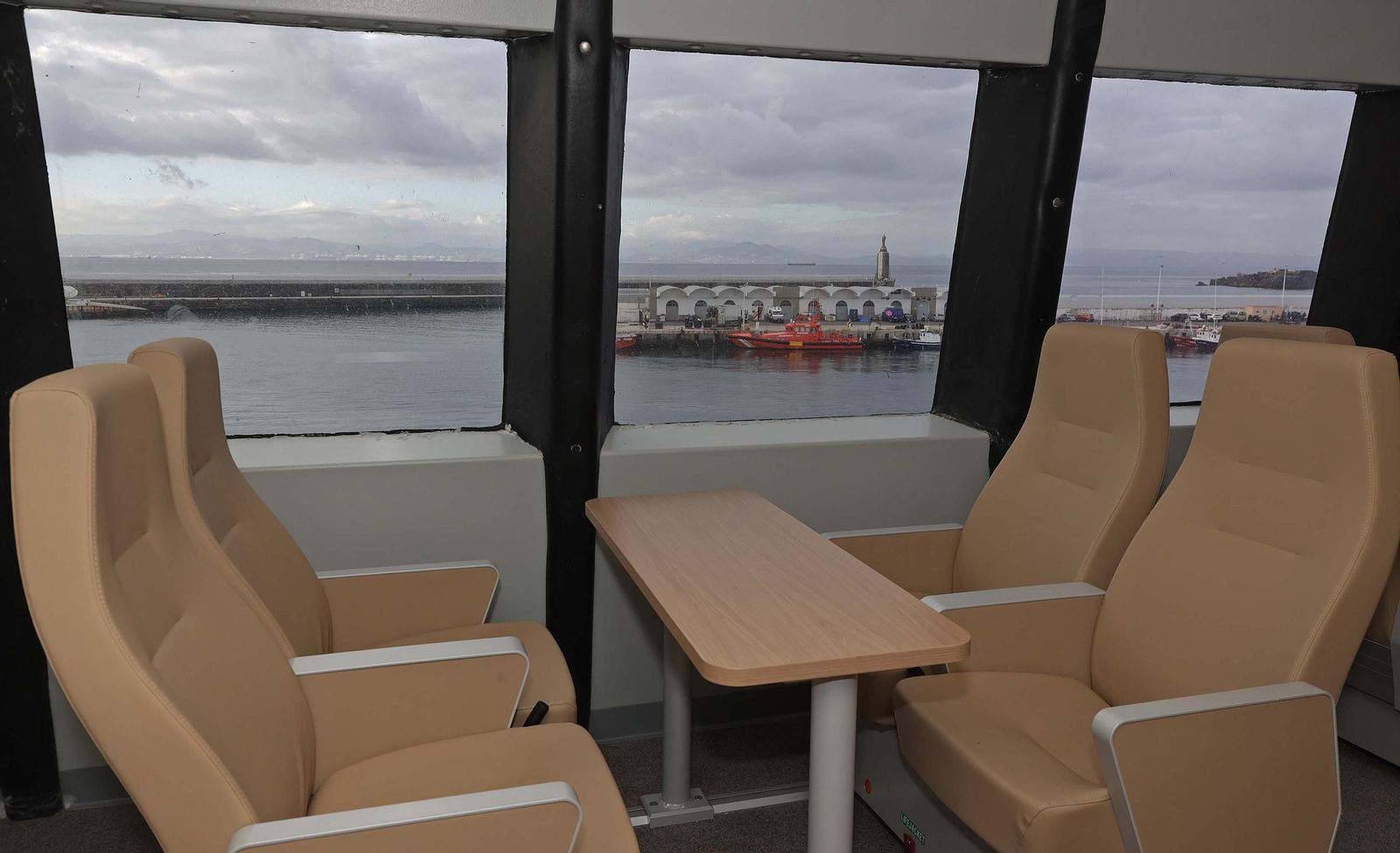 Así fue el primer viaje del 'Avemar Dos' entre Tarifa y Tánger con Baleària, en imágenes