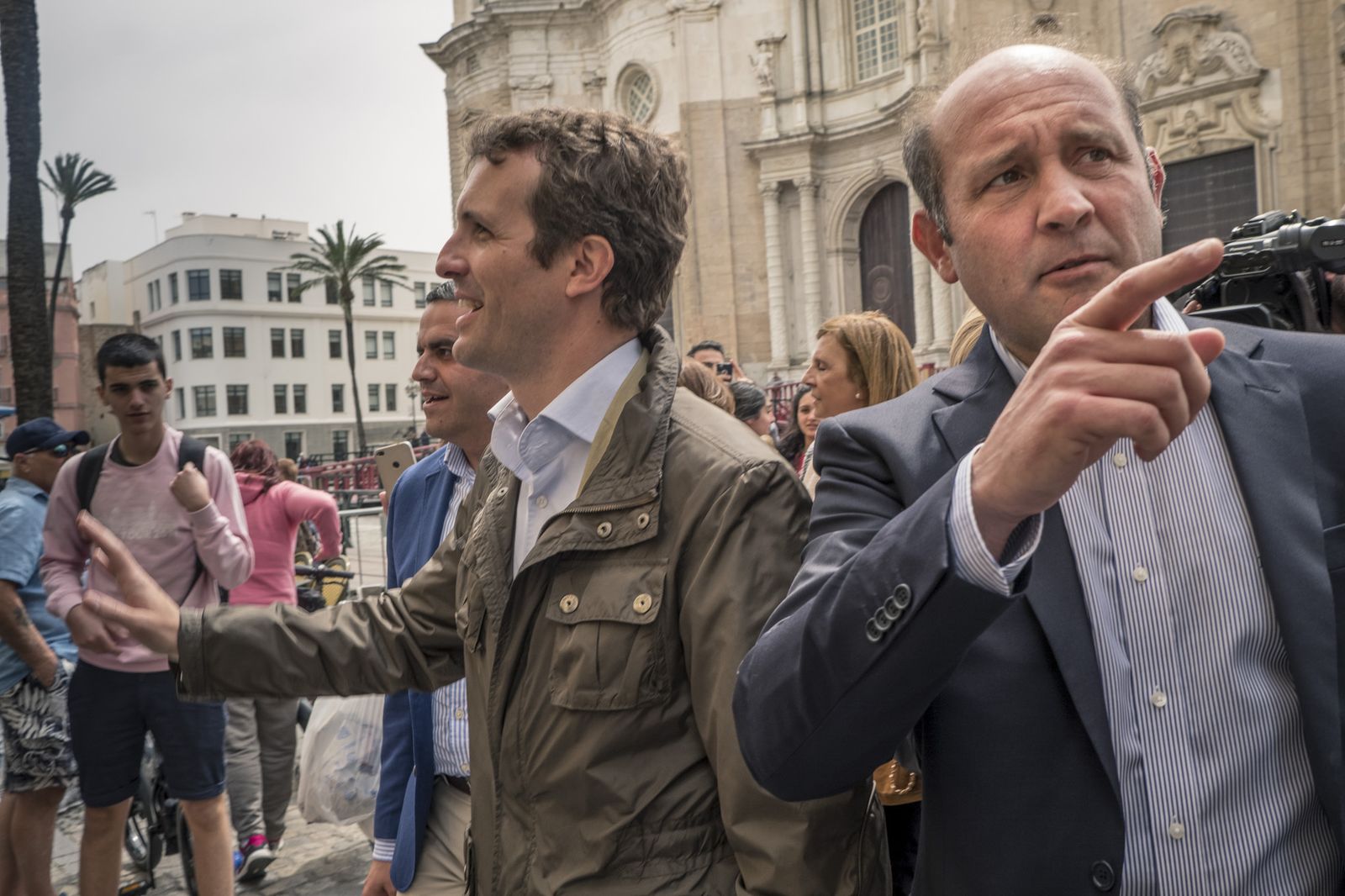 Pablo Casado de paseo por Cádiz.