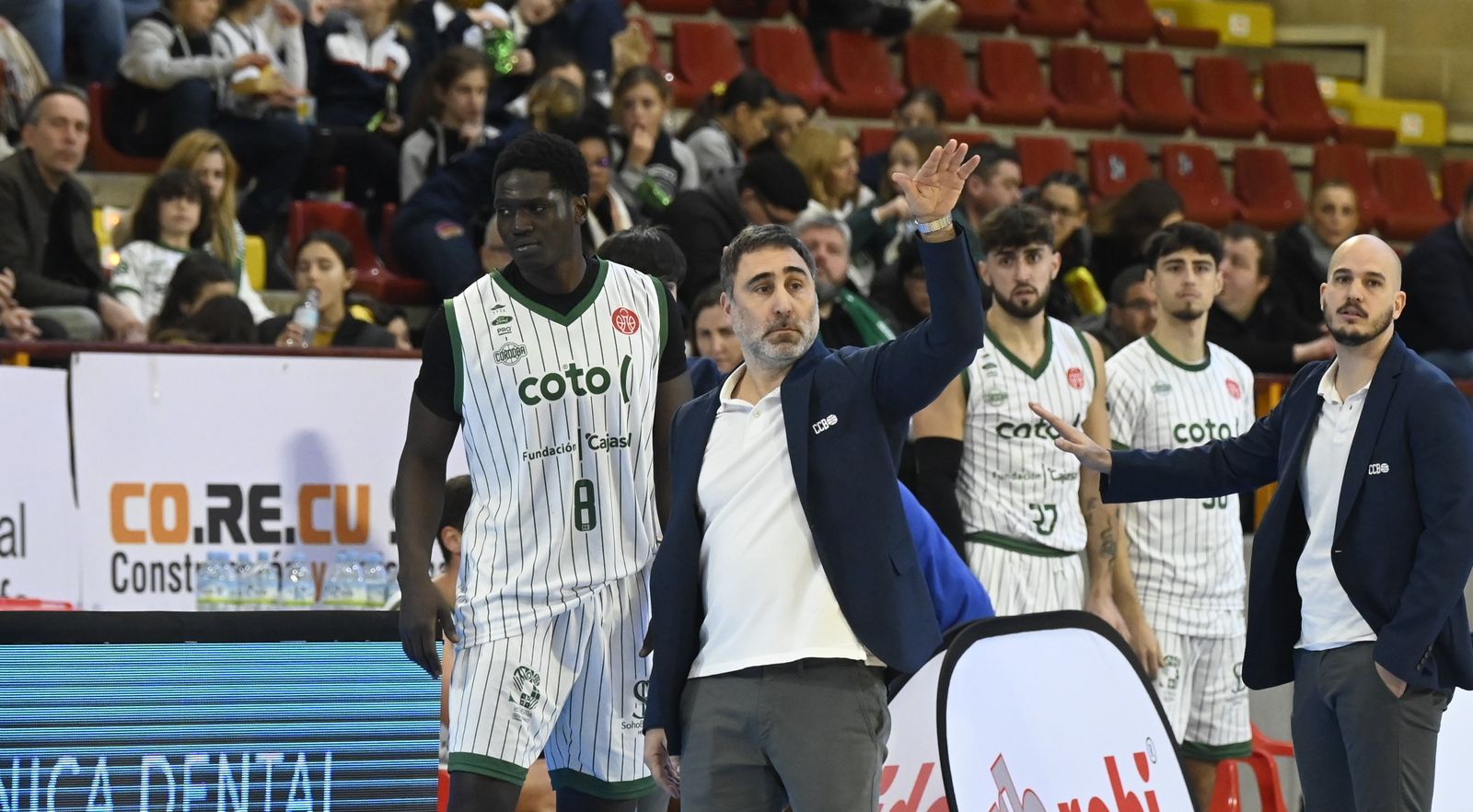 Gonzalo Rodríguez da órdenes durante un partido del Coto Córdoba.