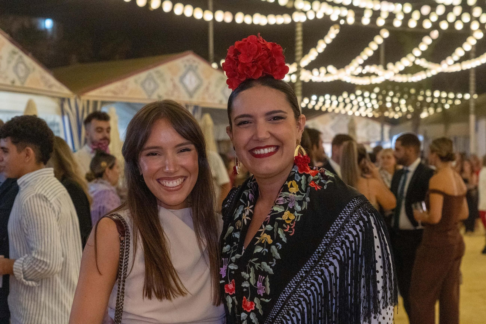 Imágenes del ambiente del ambiente de la noche del domingo en la Feria de Otoño y del Caballo 2025 de Huelva