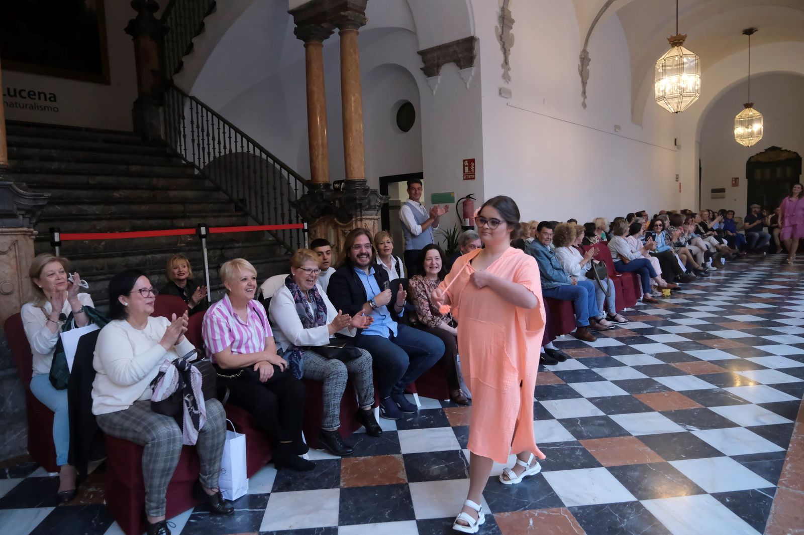 El desfile benéfico de la Asociación Alzheimer Córdoba 2023, en imágenes