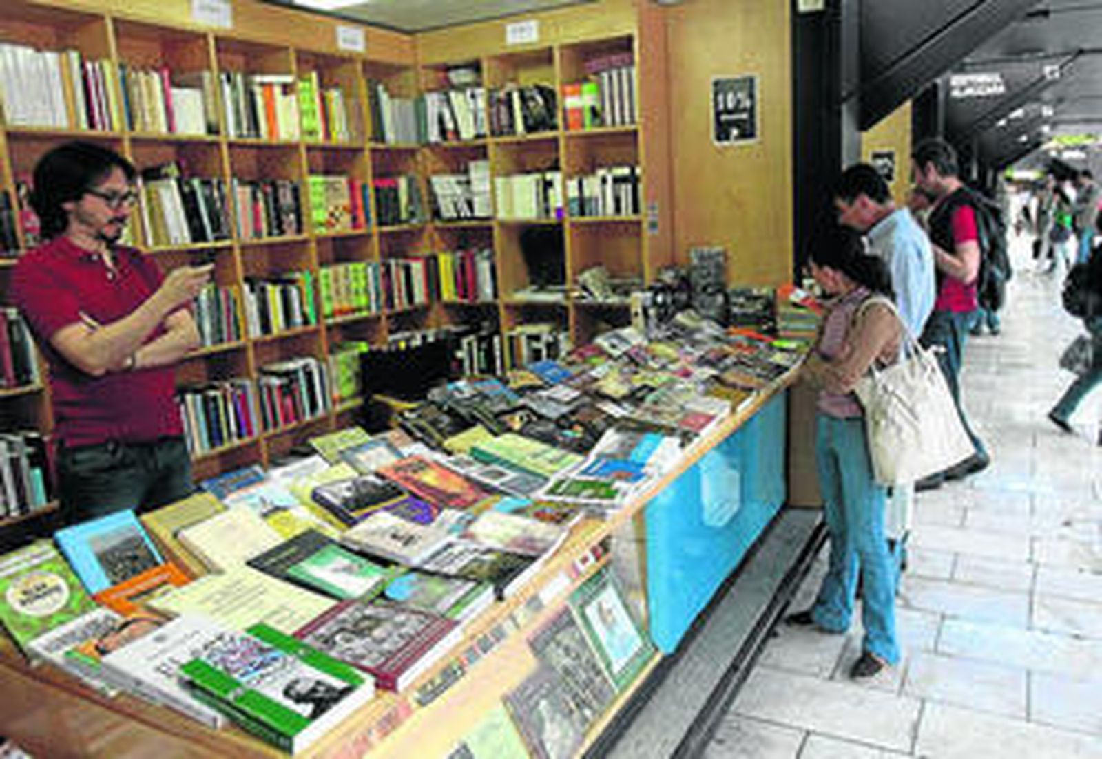 Uno de los expositores abiertos durante la edición de la Feria del Libro de este año.