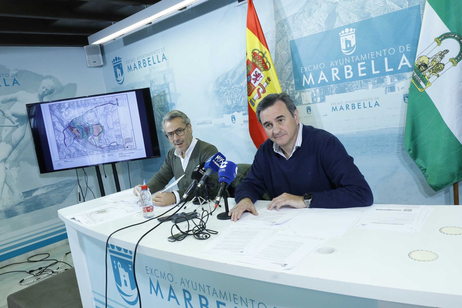 El edil de Urbanismo, José Eduardo Díaz (I.), y el portavoz municipal, Félix Romero.