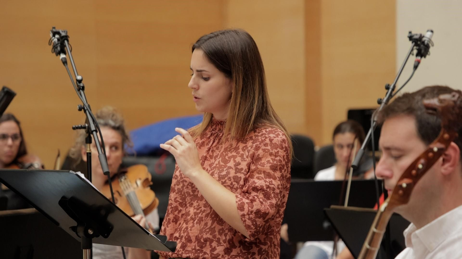 La soprano Jone Martínez durante el registro del disco. La soprano Jone Martínez durante el registro del disco.