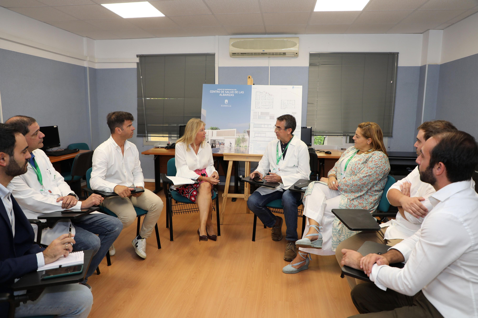 La reunión mantenida entre el Ayuntamiento y la dirección del centro de salud de Las Albarizas.