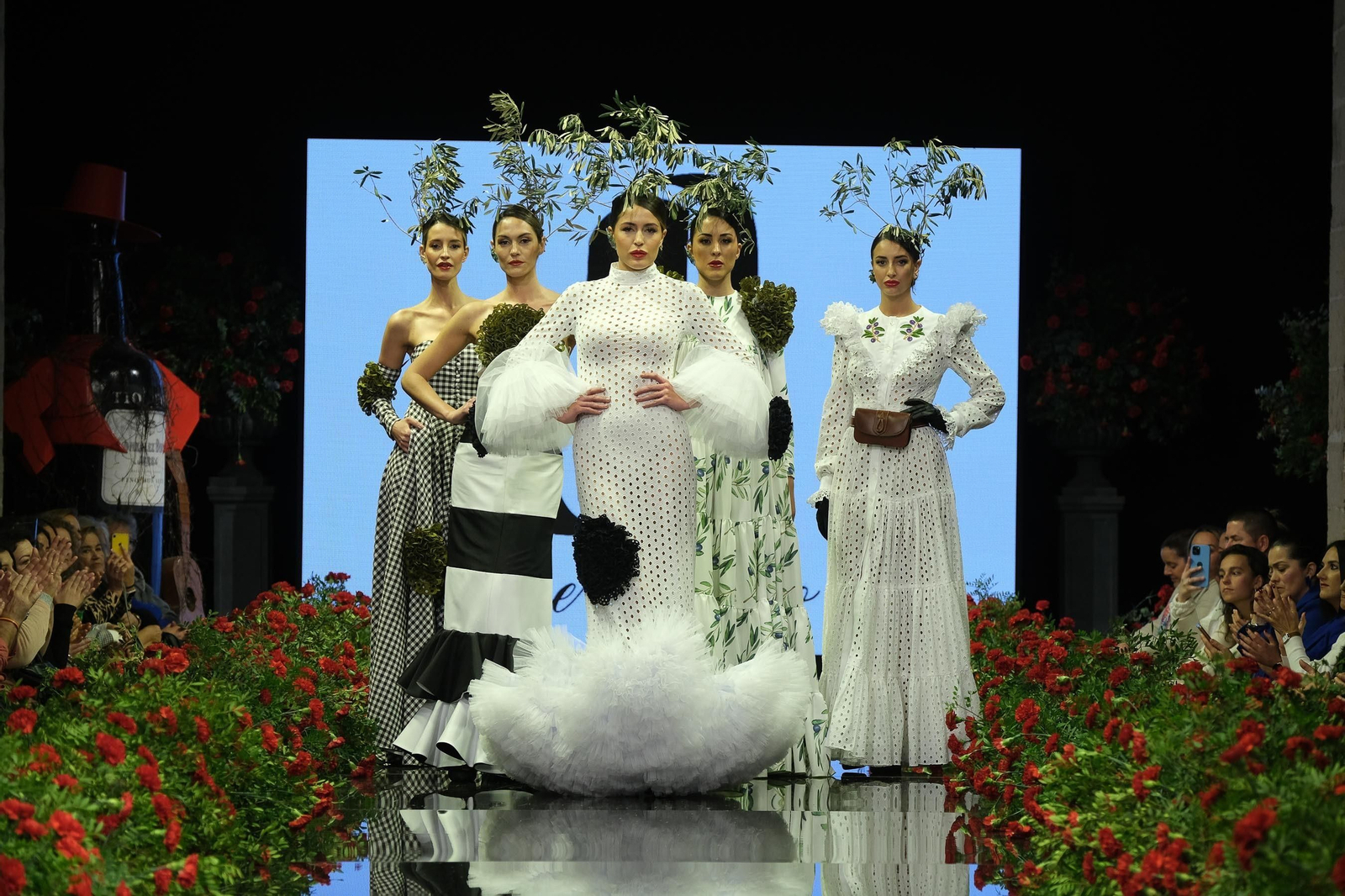 Diseños de José Raposo vistos en la Pasarela Flamenca Jerez 2023.