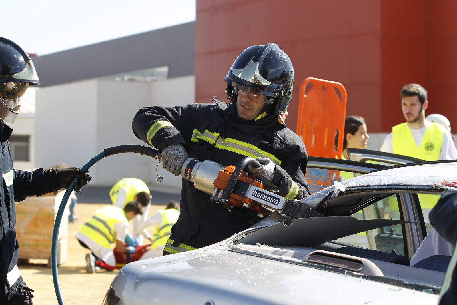 Las imágenes del simulacro de accidente con víctimas en la UAL